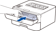 Installare la cartuccia di toner e tamburo