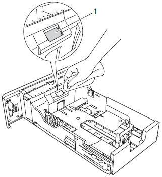 Wipe the separation roller in the paper tray.