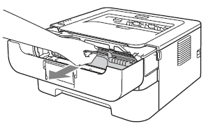 Drumeenheid en tonercartridge voorzichtig verwijderen