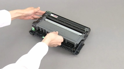 Put the toner cartridge firmly into the drum unit until you hear it lock into place.