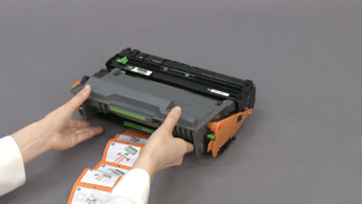 Place the drum unit and toner cartridge assembly on a clean, flat surface.