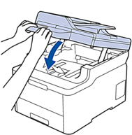 Para cerrar la cubierta del escáner, empújela con cuidado hacia abajo con ambas manos. 