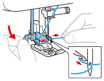 Houd de draad losjes vast, draai de hendel van de naaldinrijger naar de voorkant van de machine (naar u toe).